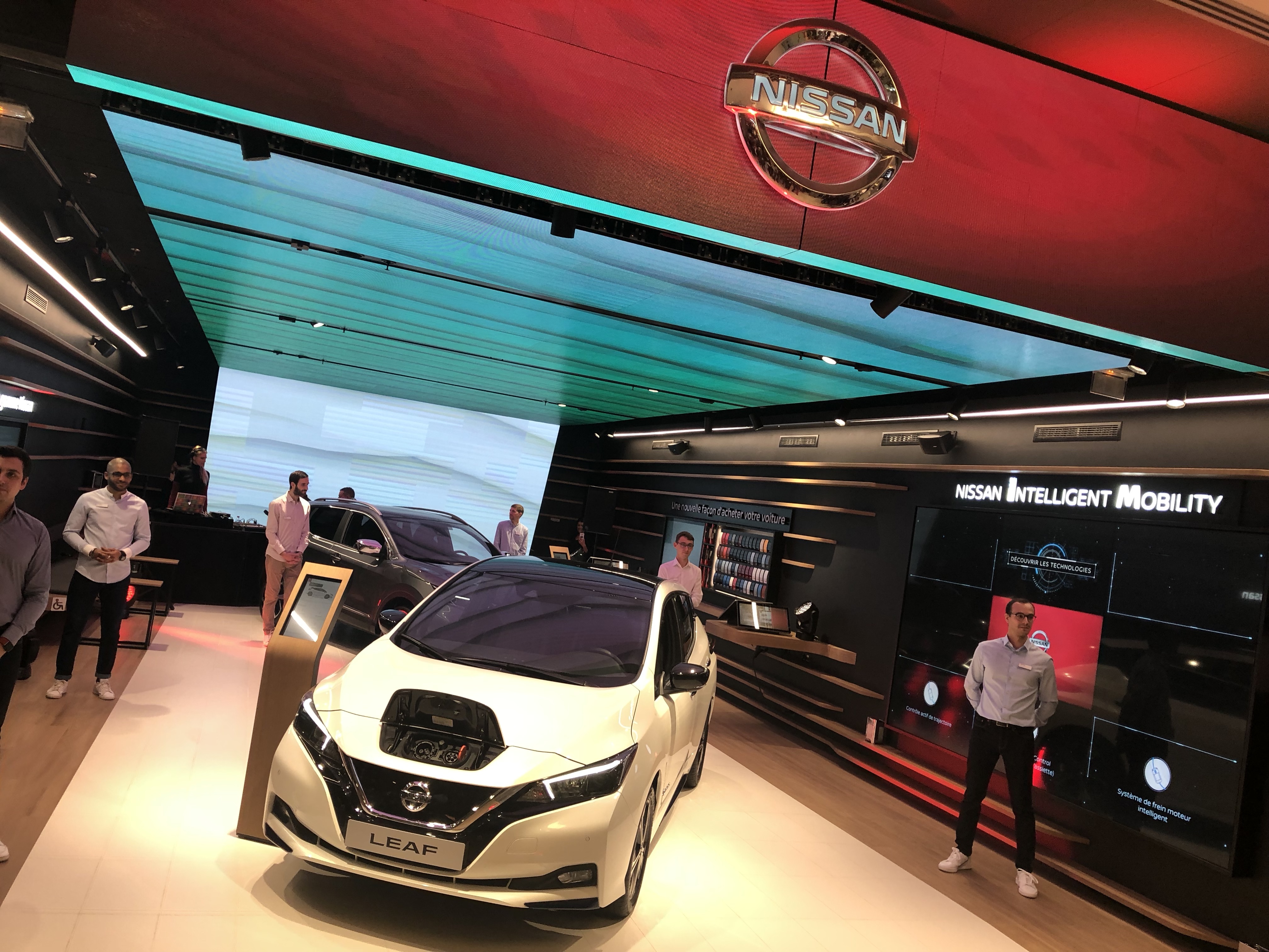 Nissan a Parigi presenta City Hub la concessionaria del futuro