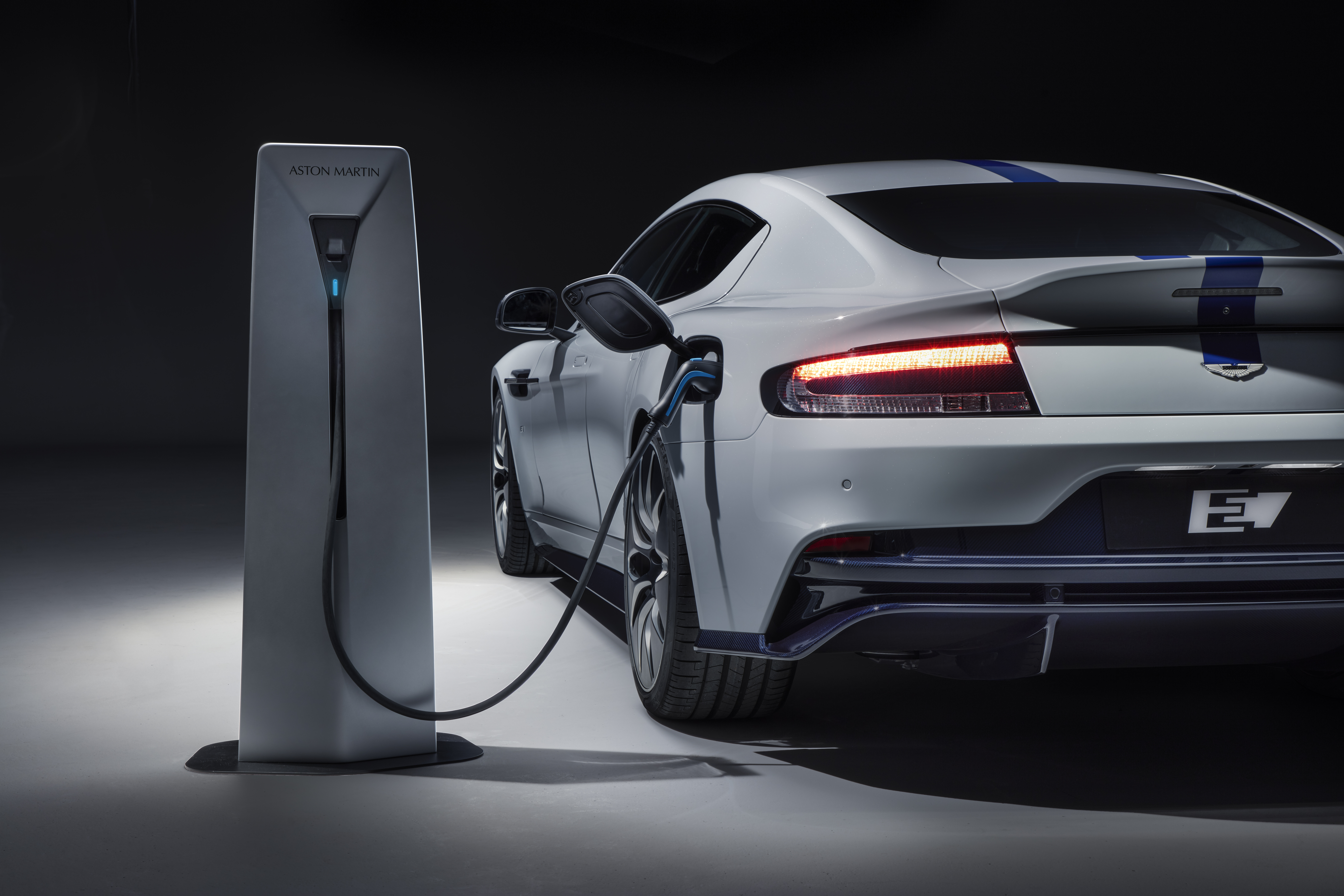 Aston Martin Rapide E agente 007 a zero emissioni