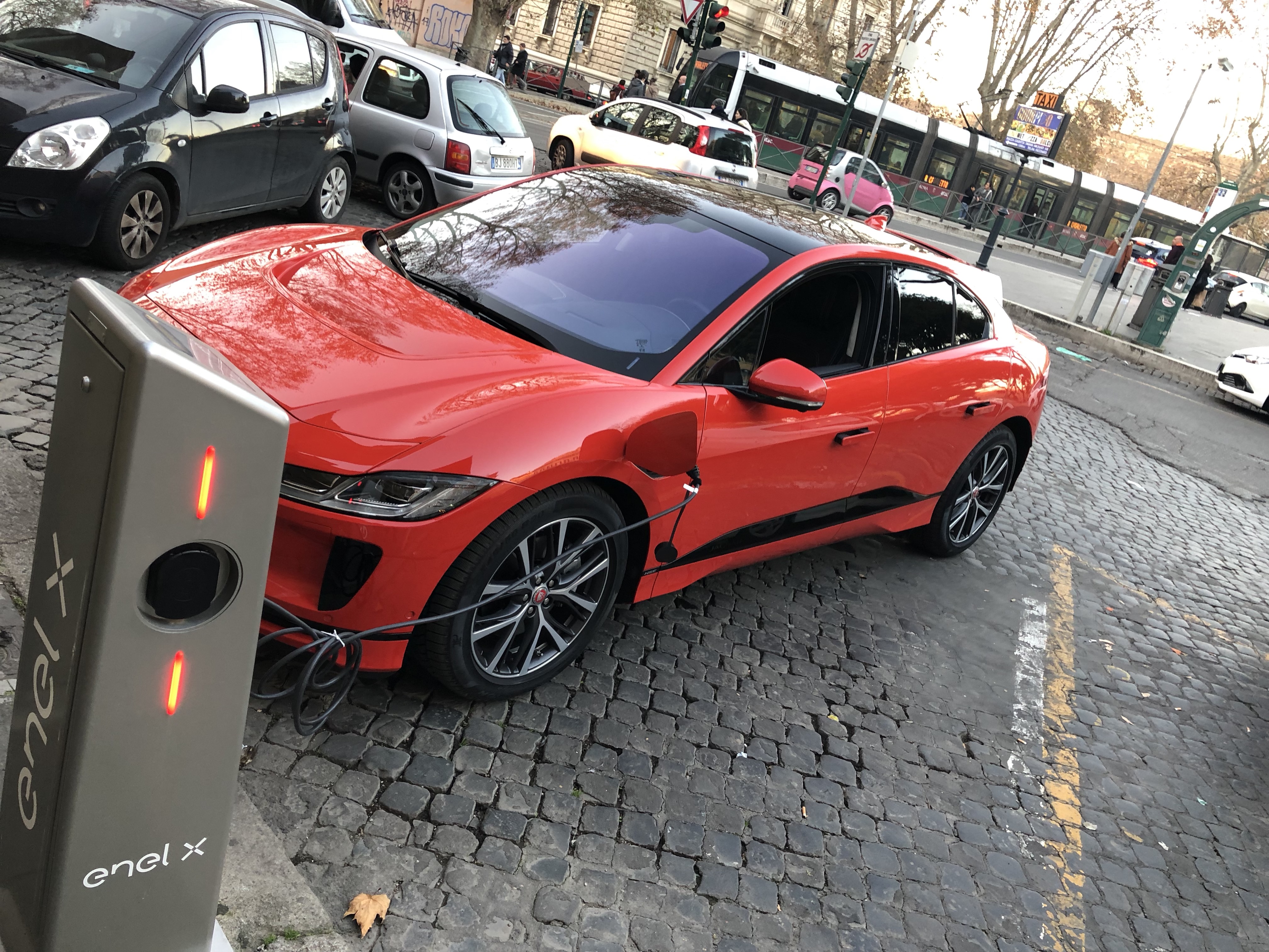 Ricarica Enel X Jaguar I-Pace