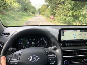 Hyundai Kona Hybrid vista guida EV