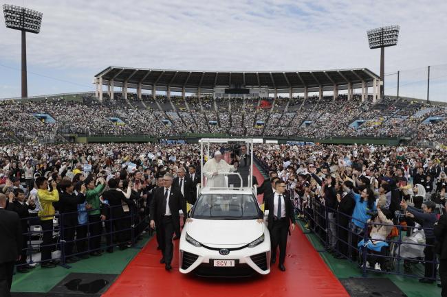 Toyota Mirai papamobile