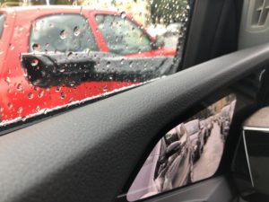 telecamera specchietto Audi e-tron traffico Roma pioggia