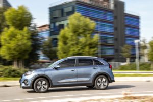 Kia Niro PHEV laterale dinamica