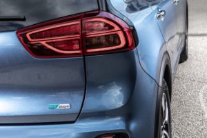 KIa Niro PHEV badge posterior con luci led