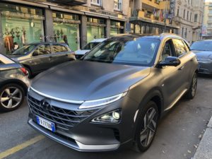 Hyundai Nexo a idrogeno parcheggiata a Milano 2019