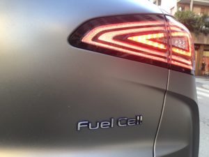 Scritta Fuel Cell dietro la Hyundai Nexo