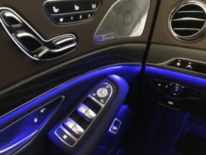 Mercedes 560e EQ Power interno lato guida