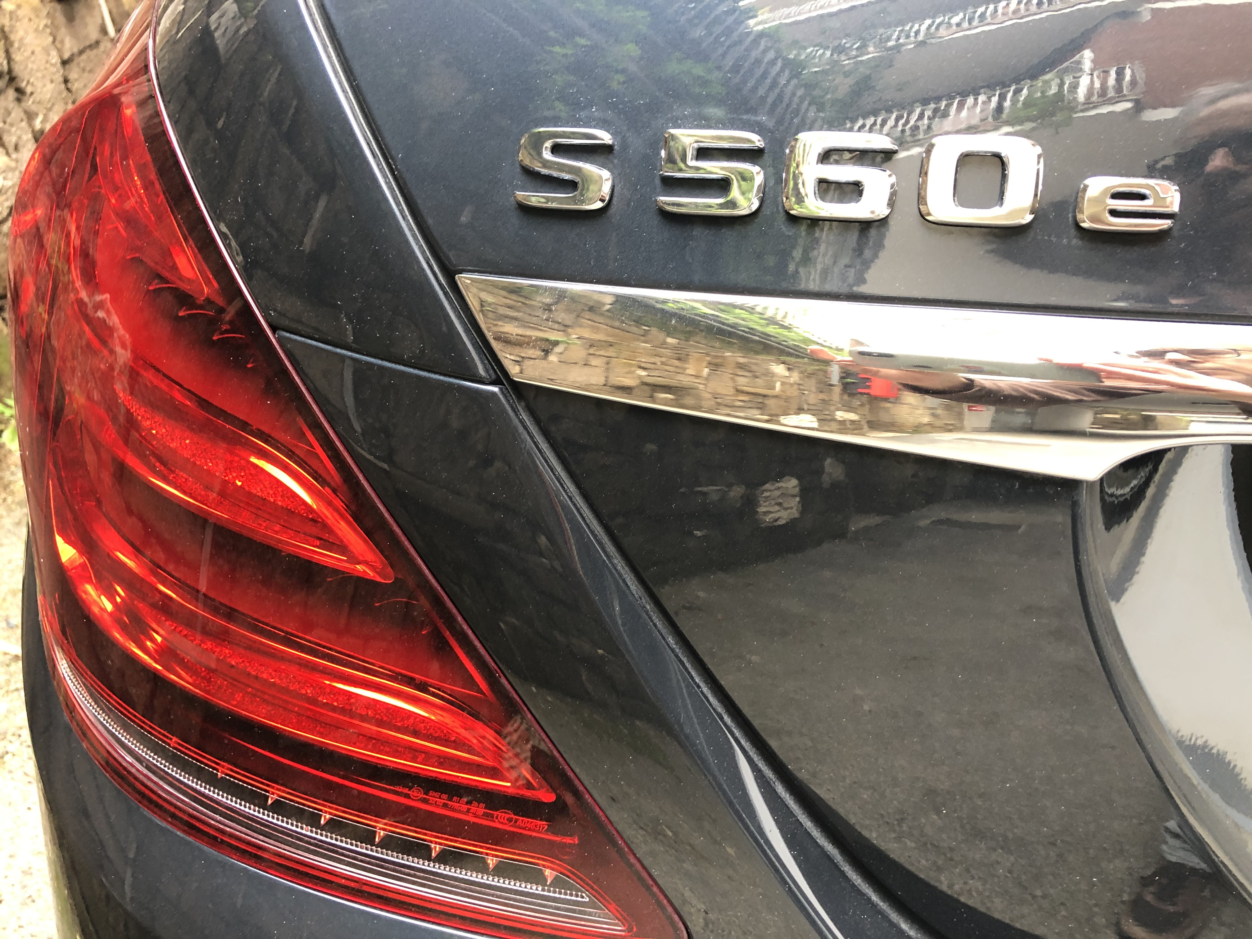 Mercedes S 560e EQ Power scritta posteriore