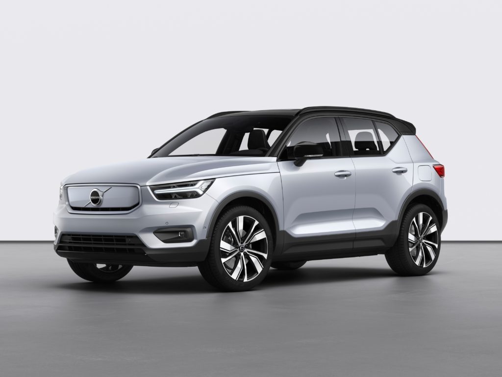 Volvo XC40 recharge tre quarti davanti statica