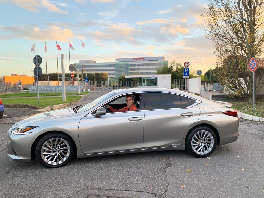 Lexus ES Hybrid sede Toyota Italia