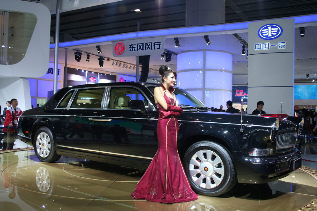 Hongqi bandiera rossa limousine