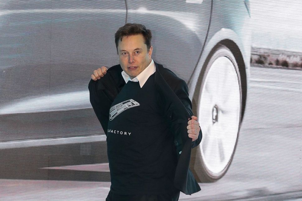 Tesla Elon Musk che Balla