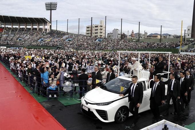 Papamobile a idrogeno in Giappone