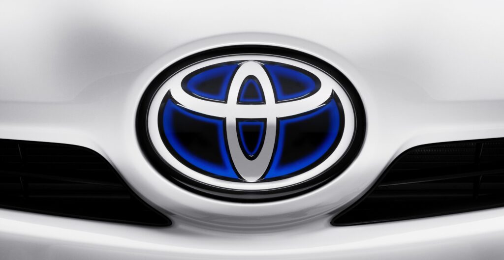 Logo Toyota cofano