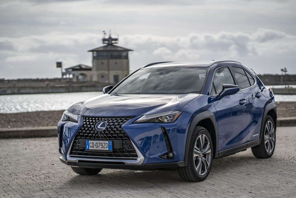 Lexus UX 300e elettrica