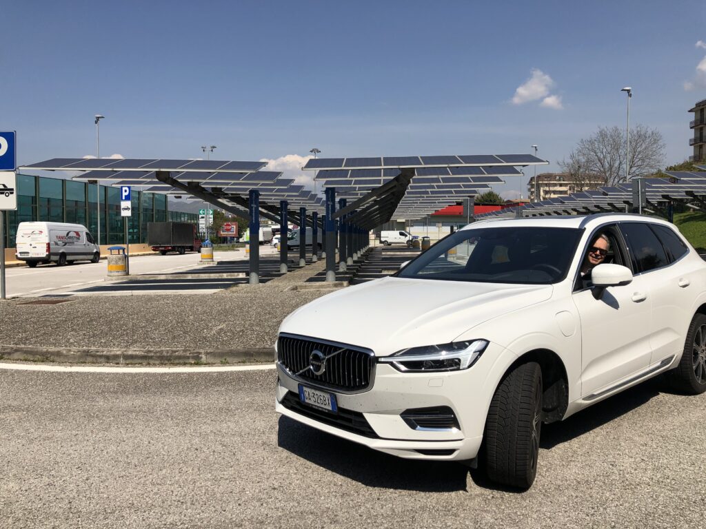 Volvo XC60 plug-in anteriore