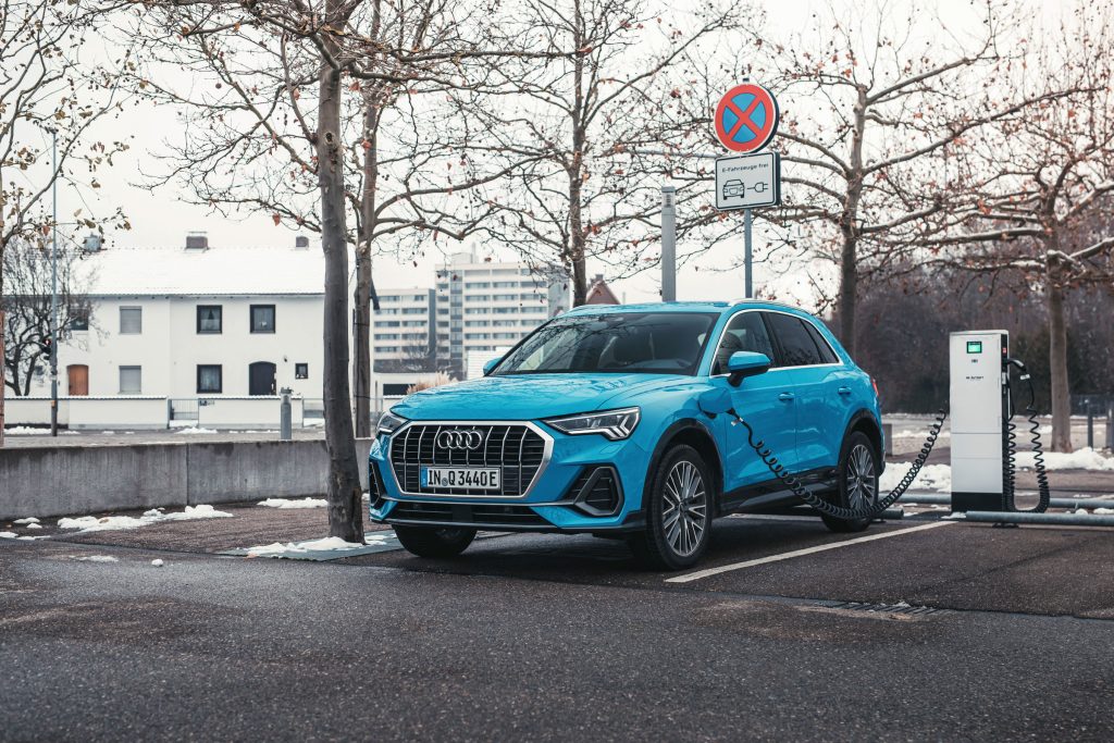 Audi Q3 plug-in ricarica colonnina