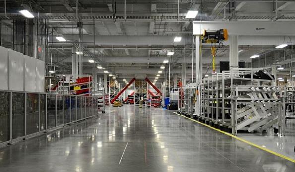 Tesla Panasonic Gigafactory interno