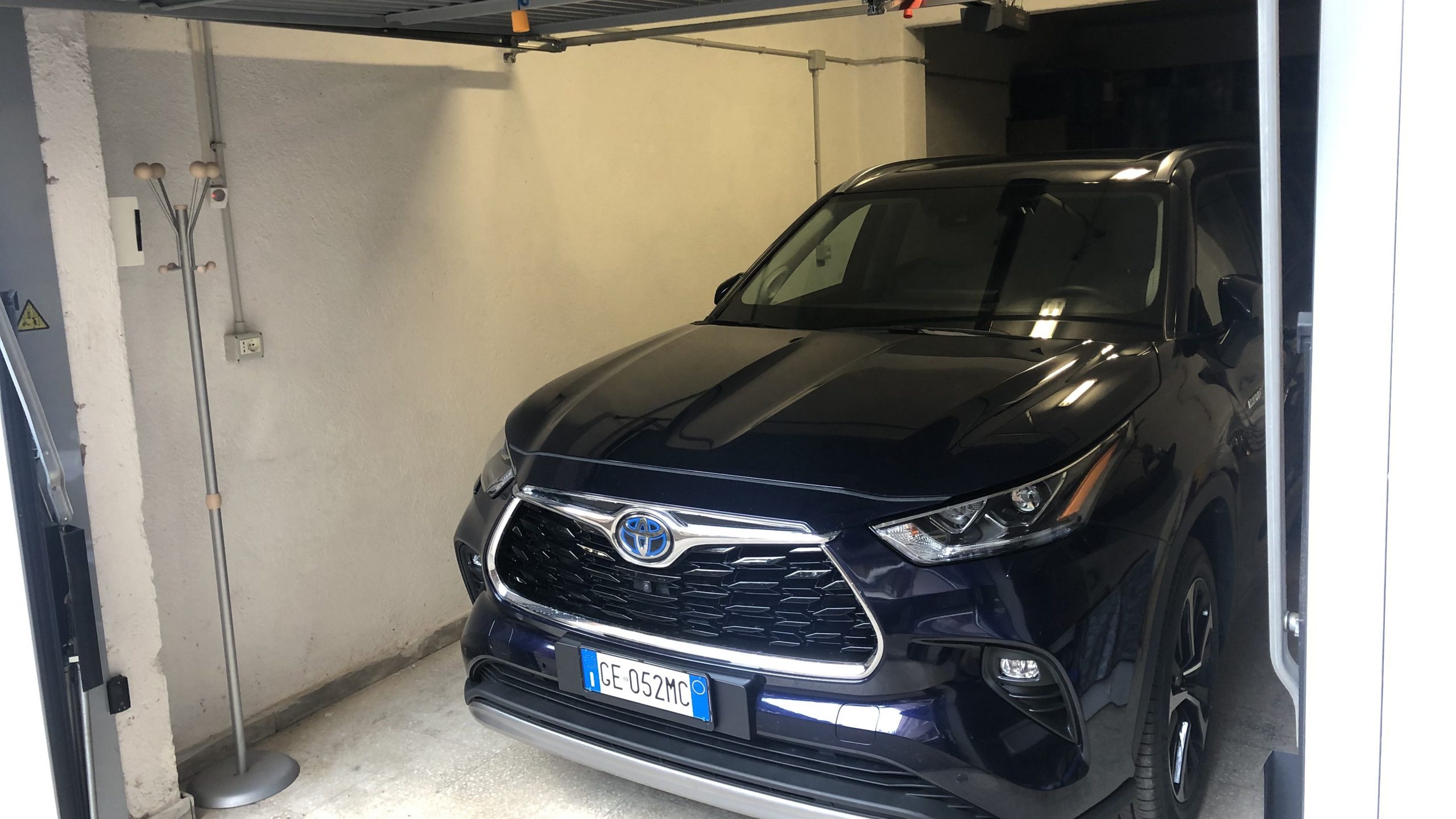 Toyota Highlander garage Roma