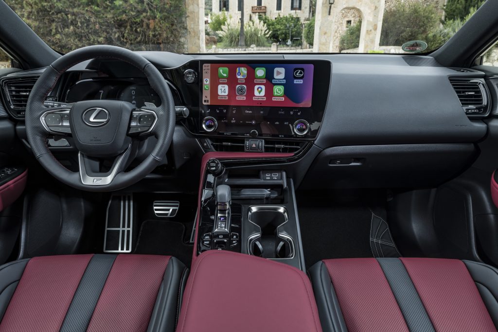 Lexus Nx interni Tazuna