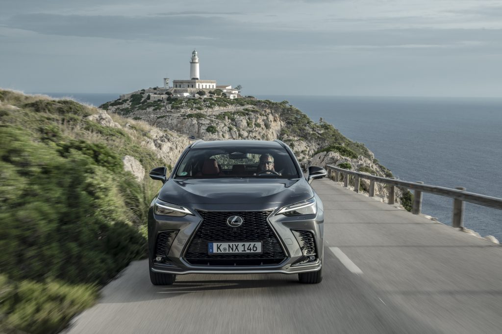 Lexus Nx frontale pieno dinamica