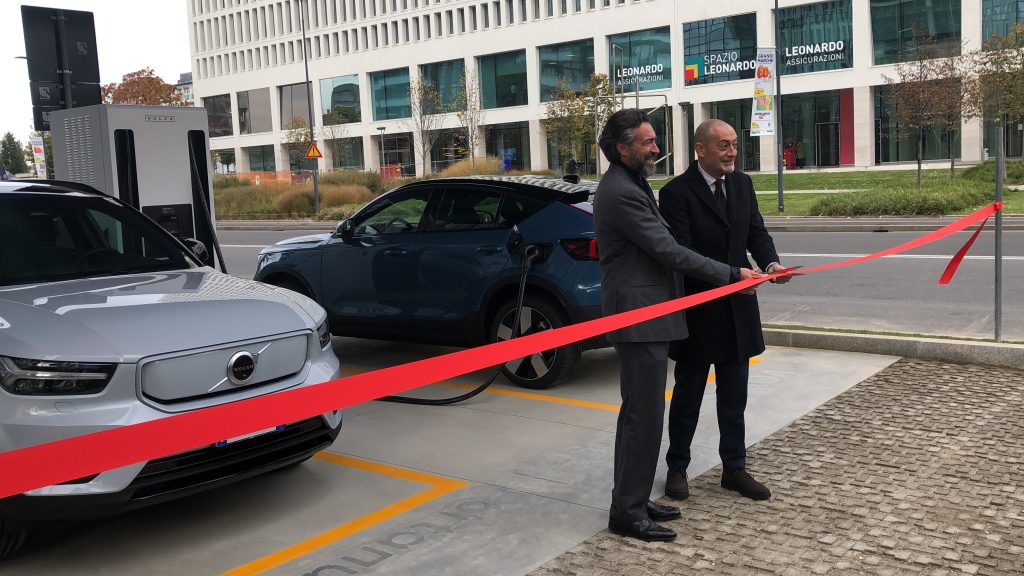 Crisci e Catella inaugurano stazione di ricarica Volvo Recharge Milano Porta Nuova