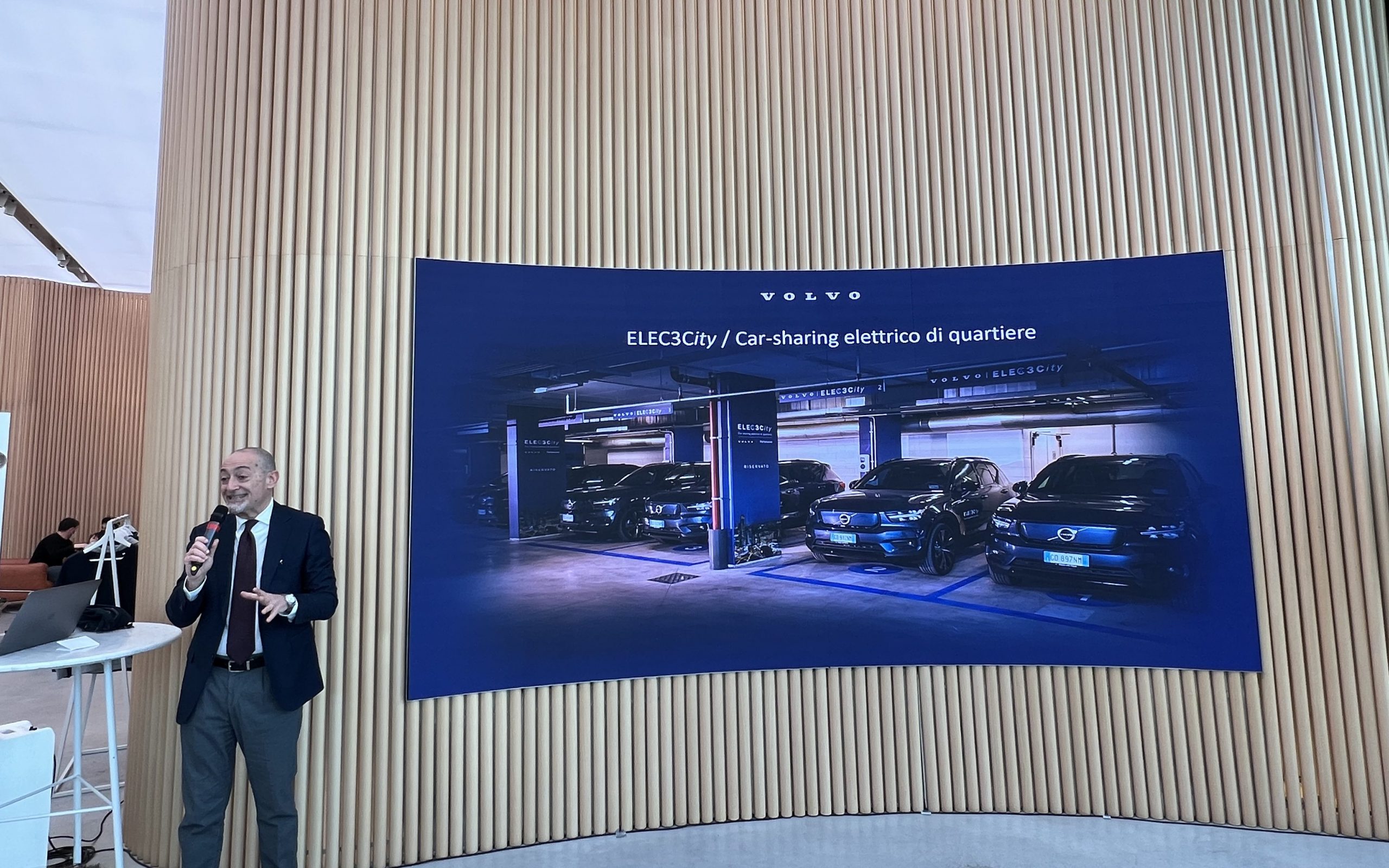 Michele Crisci presenta Volvo Elec3city