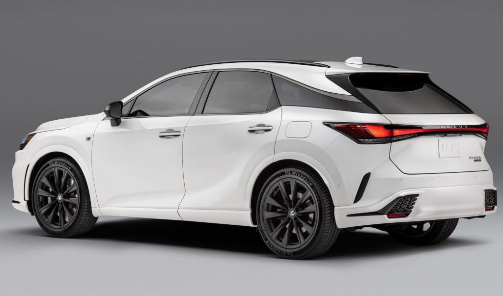 Lexus RX 2023 posteriore tre quarti