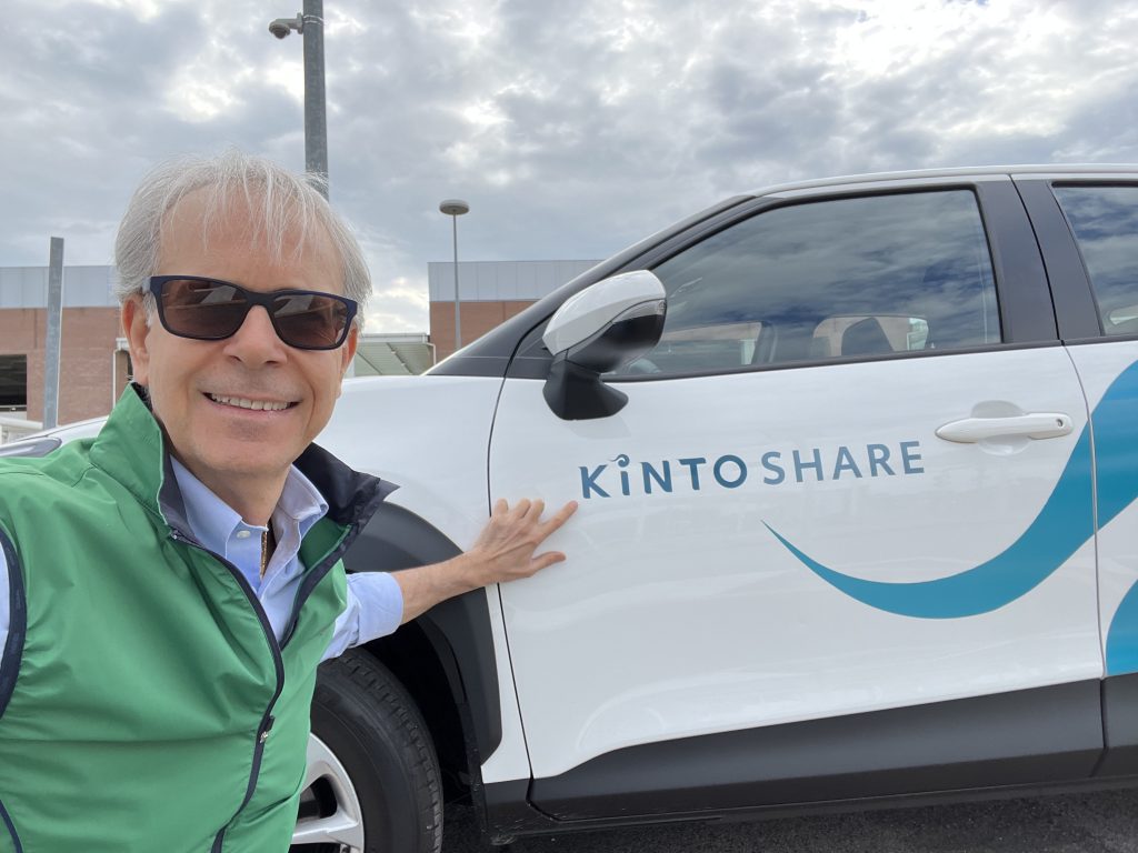 Fabio Orecchini con auto Kinto share a Venezia