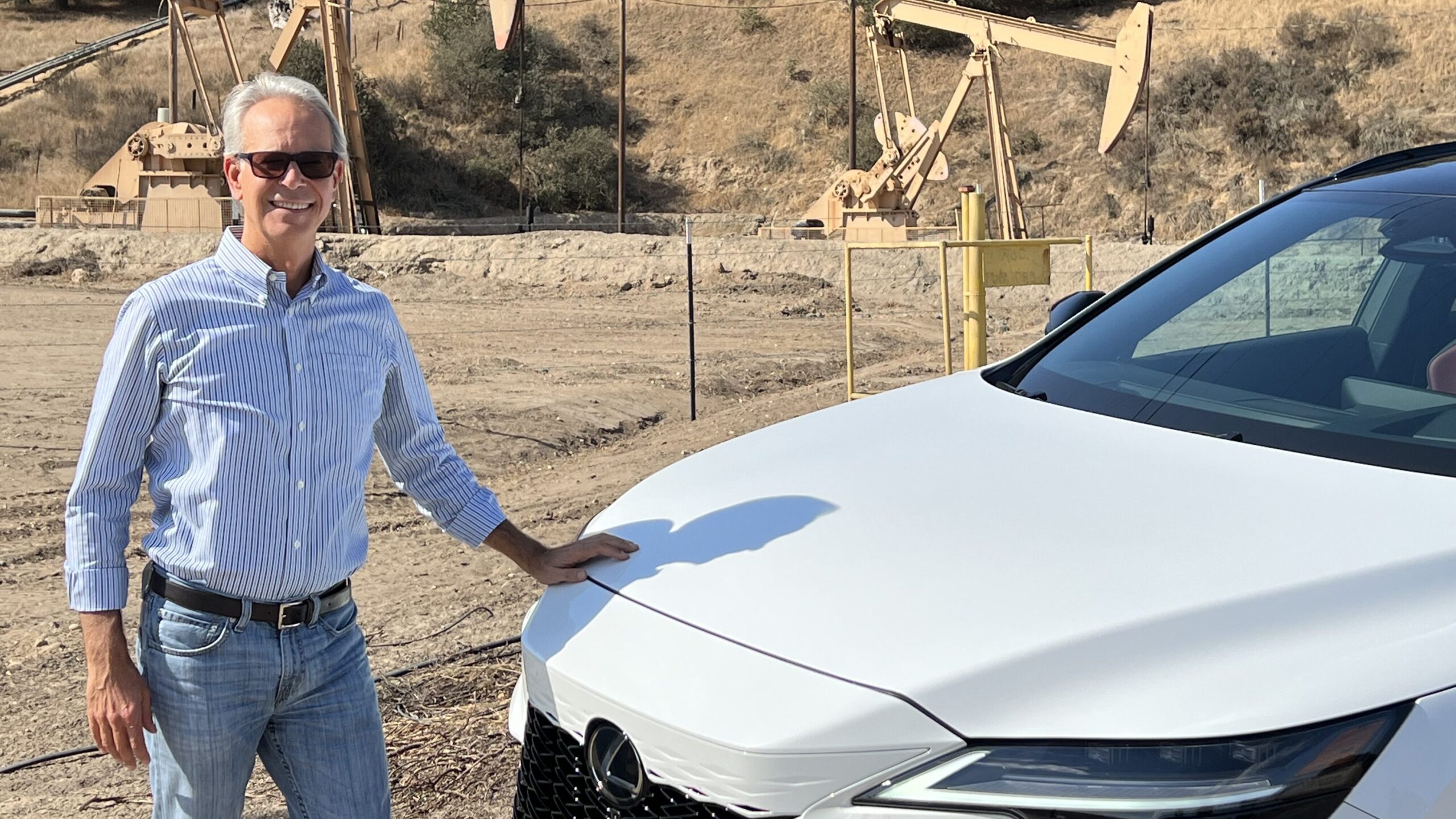 Fabio Orecchini con Lexus Rx California pozzo petrolio