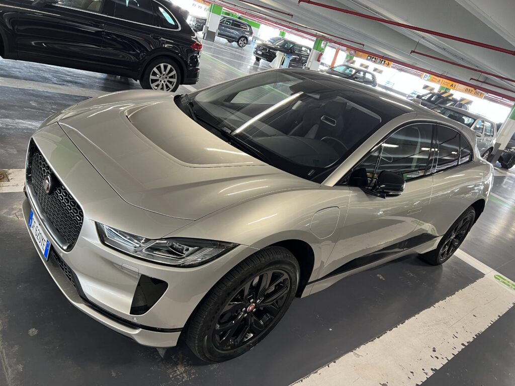 Jaguar I-Pace 2022 parcheggio