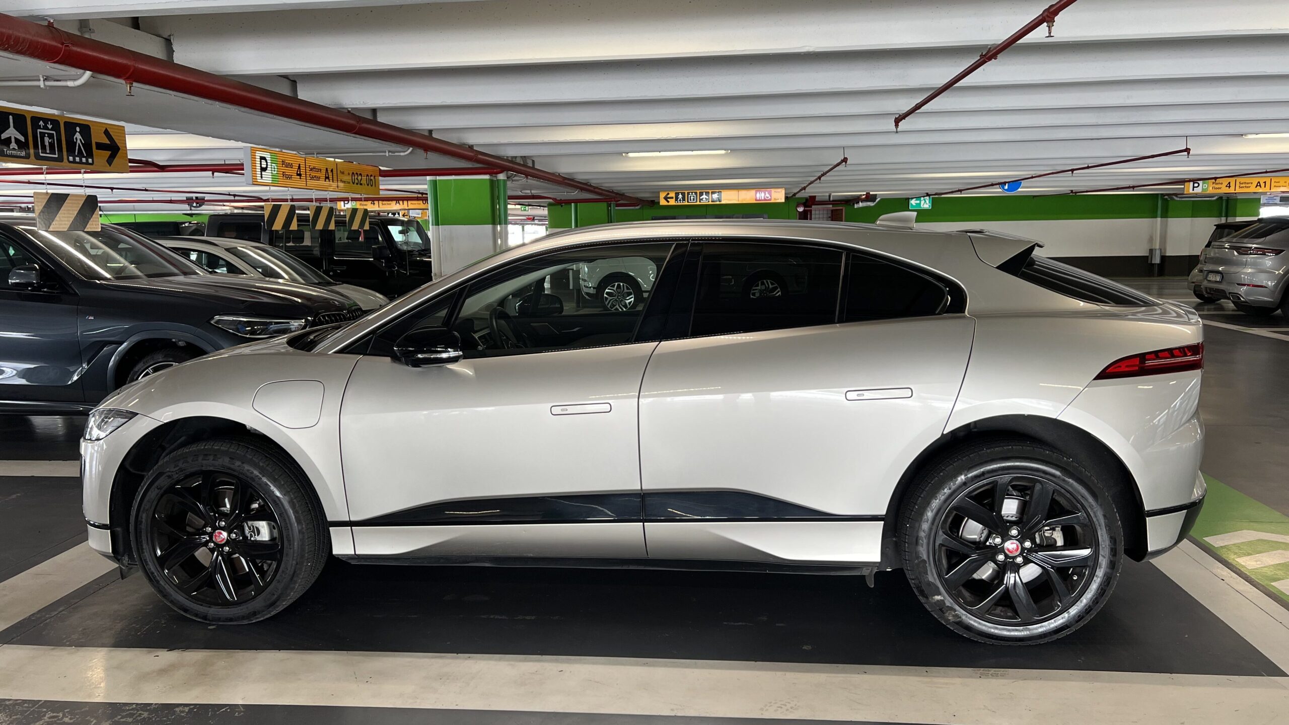 Jaguar I-Pace profilo