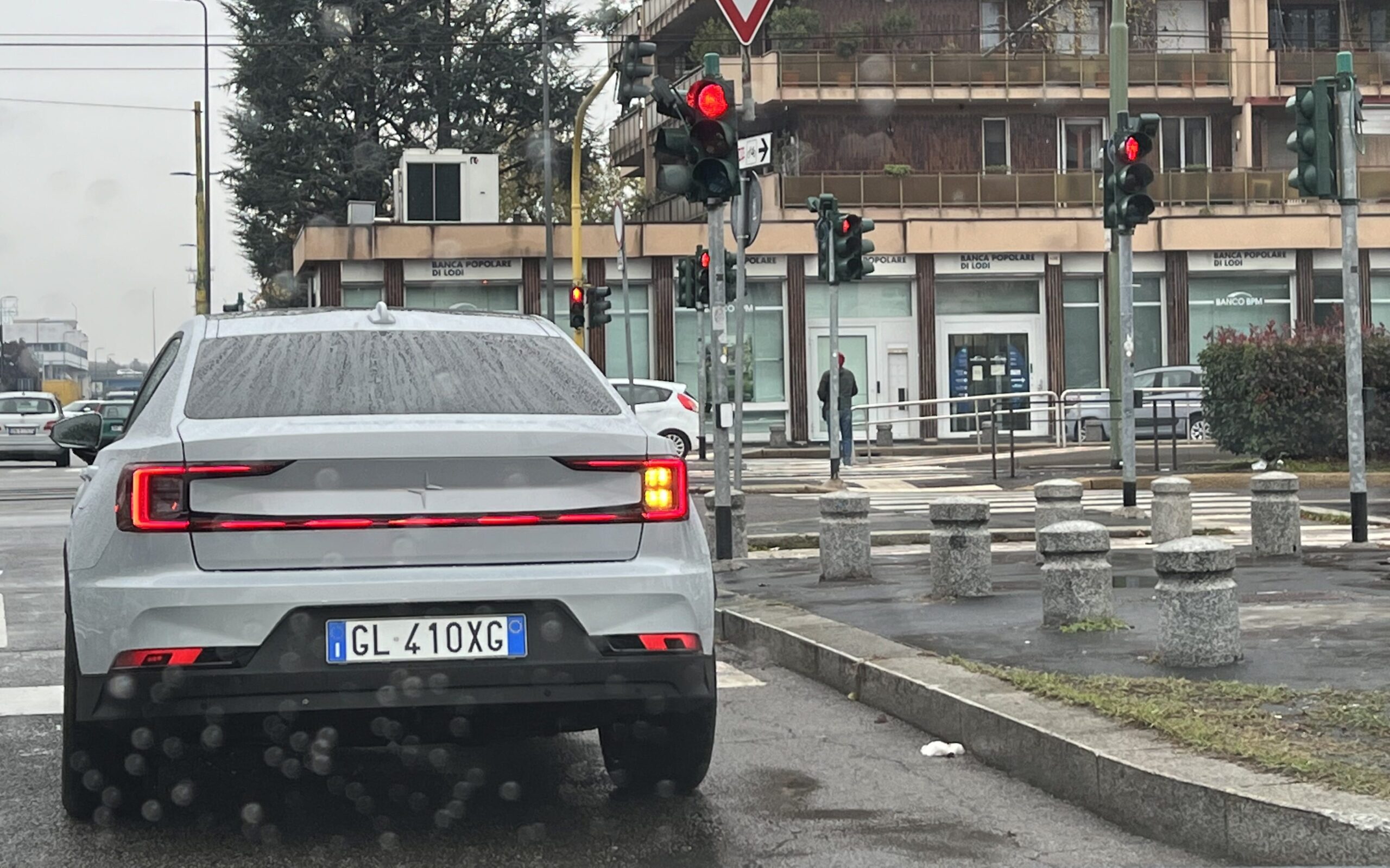 Polestar 2 su strada a Milano