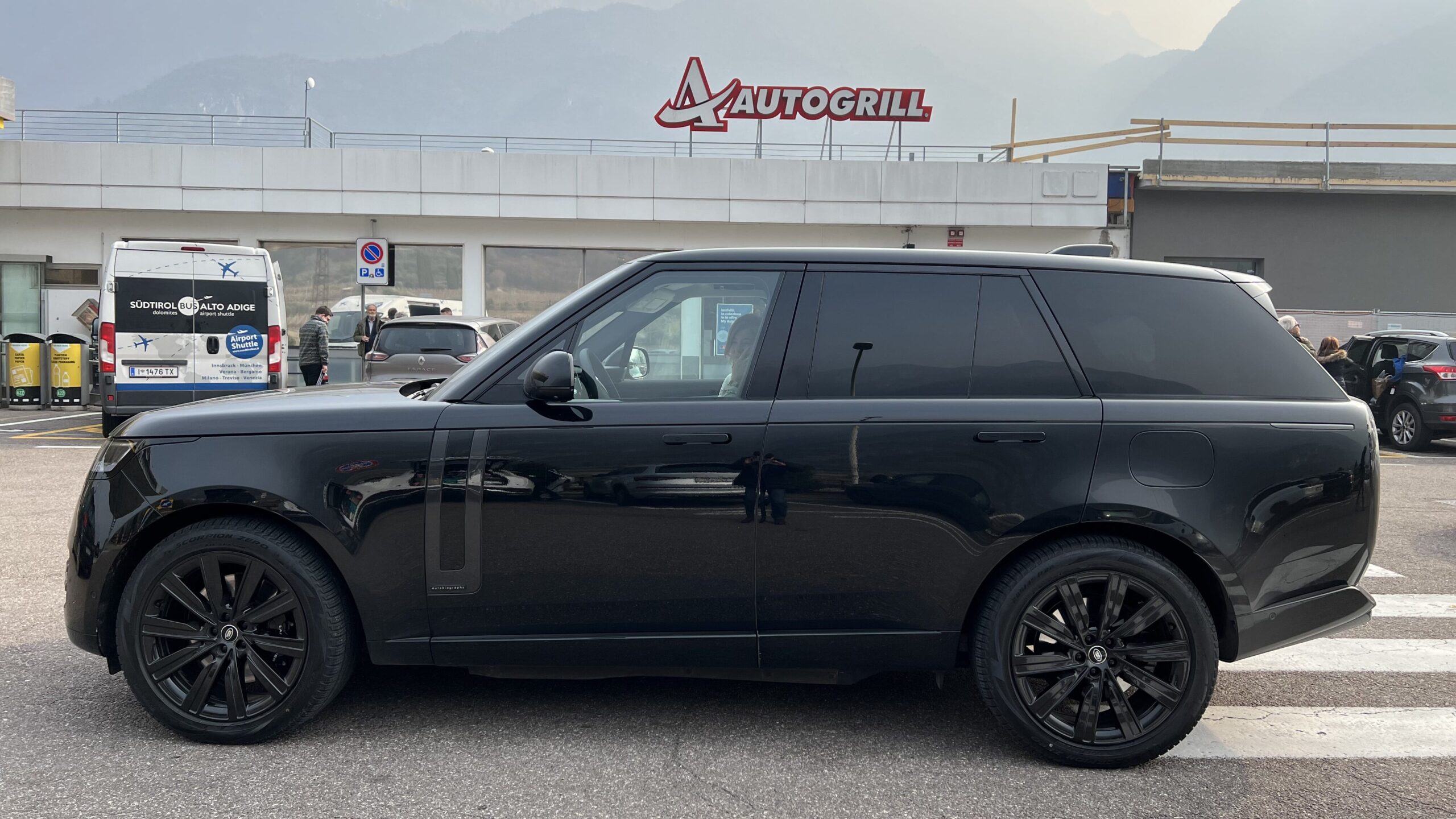 Range Rover Plug-in viaggio autogrill