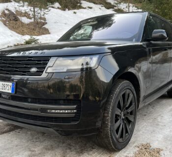 Range Rover Plug-in Hybrid, sulla neve delle Dolomiti con la regina dei Suv