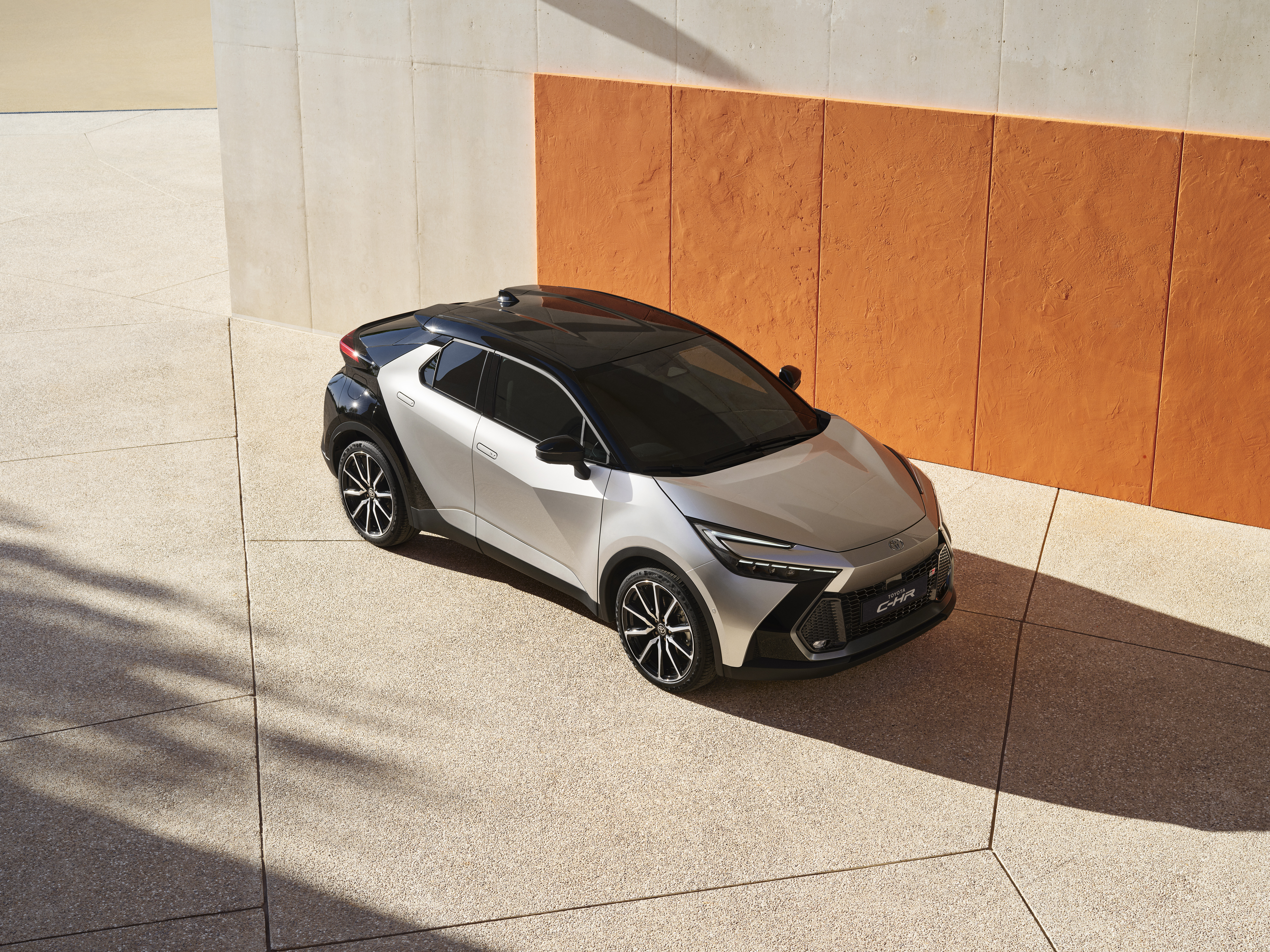 Toyota C-HR dall'alto