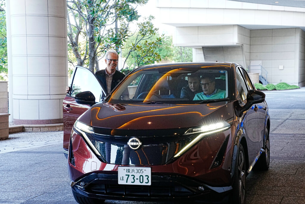 Fabio Orecchini sale su Nissan Ariya Tokyo