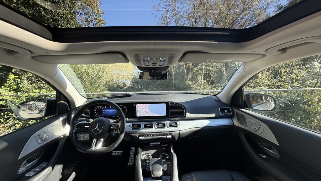 Mercedes GLE 450d interni con tetto panoramico
